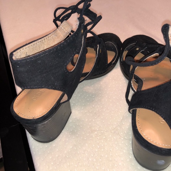 Heels - Picture 3 of 3